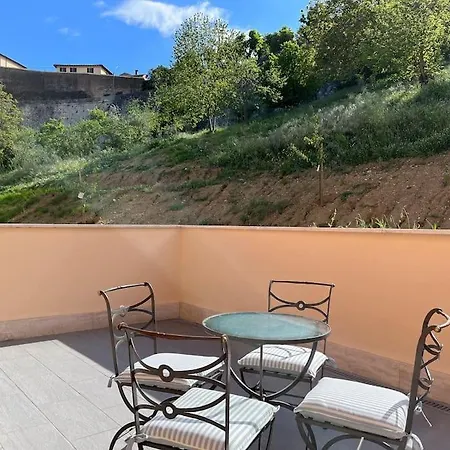 Sotto Le Mura, Tufo *